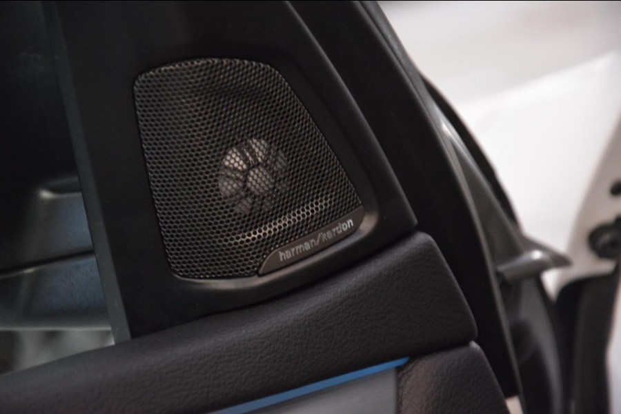 BMW X5 XDrive35i High Executive Navi|Leder|Panoramadak|Keyless-entry|Dealer onderhouden|Lane-assist|