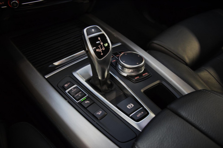 BMW X5 XDrive35i High Executive Navi|Leder|Panoramadak|Keyless-entry|Dealer onderhouden|Lane-assist|