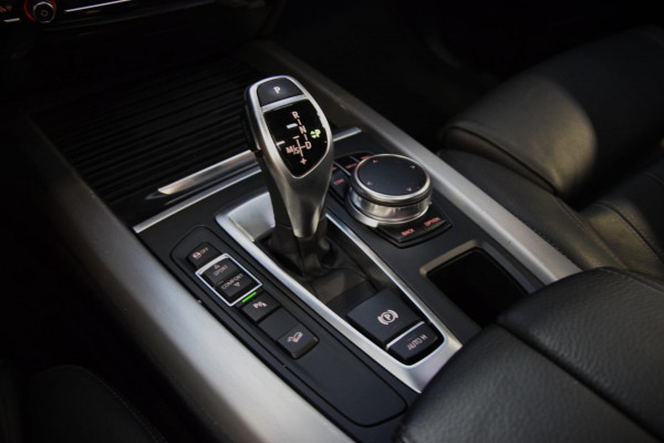 BMW X5 XDrive35i High Executive Navi|Leder|Panoramadak|Keyless-entry|Dealer onderhouden|Lane-assist|