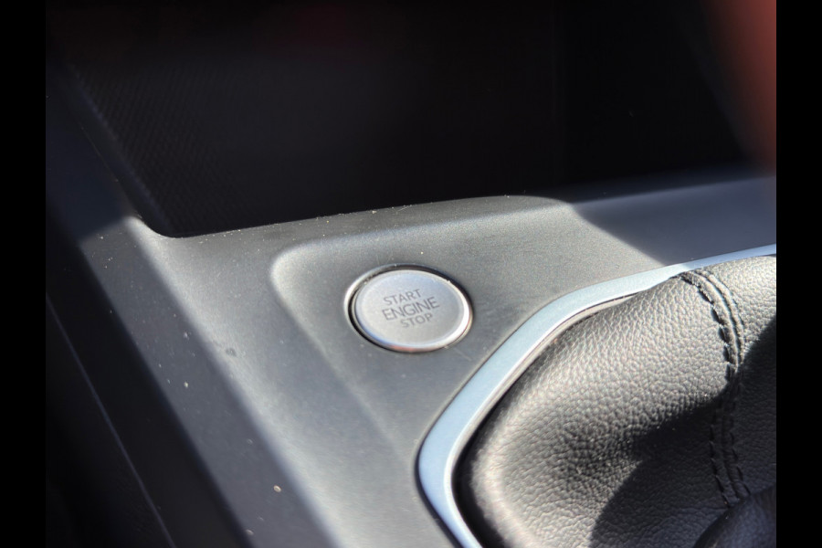 Volkswagen Golf 1.5 TSI Style / Nardo Grey !