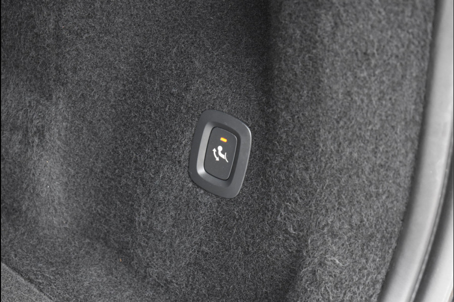 Volvo XC60 2.0 T6 Plug-in hybrid AWD R-Design 350 Pk Pano Leder Camera Trekhaak