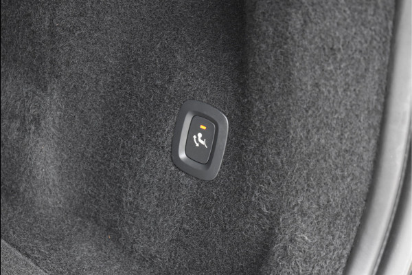 Volvo XC60 2.0 T6 Plug-in hybrid AWD R-Design 350 Pk Pano Leder Camera Trekhaak