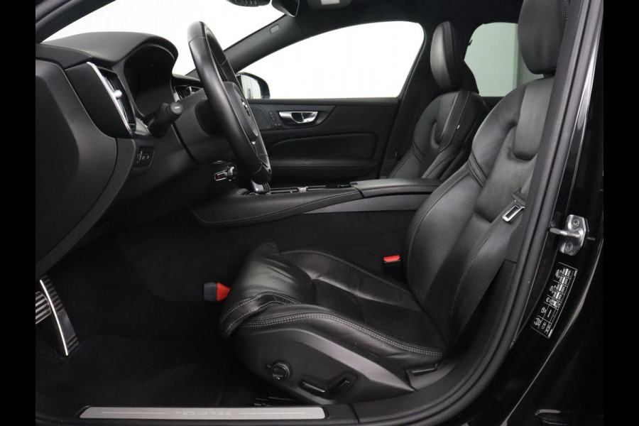 Volvo S60 2.0 Recharge T6 R-Design | Panoramadak | Leder | 360 Camera | Head-Up | Adaptive cruise | Stoelventilatie | Harman/Kardon | Massage | Carplay | Navigatie | Full LED | Memory | PHEV | Plug In