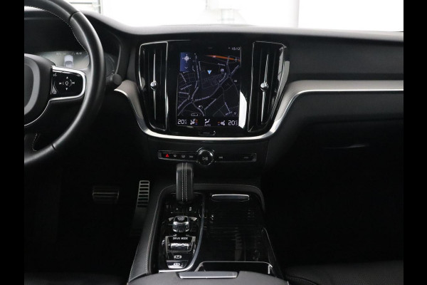 Volvo S60 2.0 Recharge T6 R-Design | Panoramadak | Leder | 360 Camera | Head-Up | Adaptive cruise | Stoelventilatie | Harman/Kardon | Massage | Carplay | Navigatie | Full LED | Memory | PHEV | Plug In
