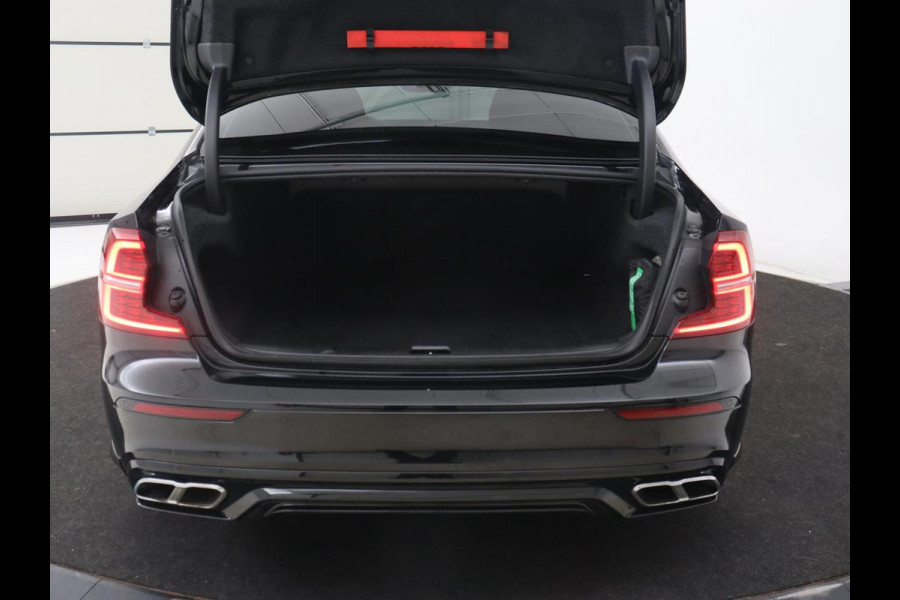Volvo S60 2.0 Recharge T6 R-Design | Panoramadak | Leder | 360 Camera | Head-Up | Adaptive cruise | Stoelventilatie | Harman/Kardon | Massage | Carplay | Navigatie | Full LED | Memory | PHEV | Plug In