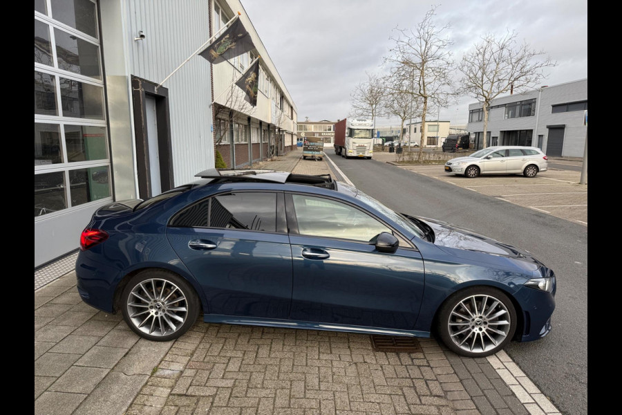 Mercedes-Benz A-Klasse 220 4MATIC Premium Plus LEER/NAV/PANO