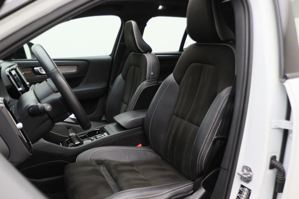 Volvo XC40 2.0 T4 AWD R-Design Panoramadak, H&K, Virtual Cockpit, Apple Carplay, LED, Trekhaak, 18''