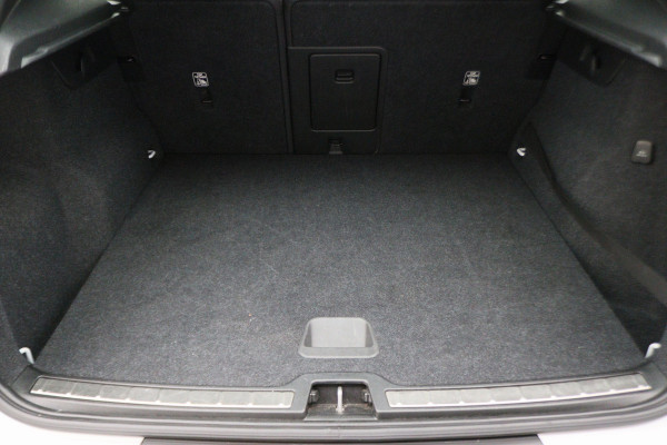Volvo XC40 2.0 T4 AWD R-Design Panoramadak, H&K, Virtual Cockpit, Apple Carplay, LED, Trekhaak, 18''