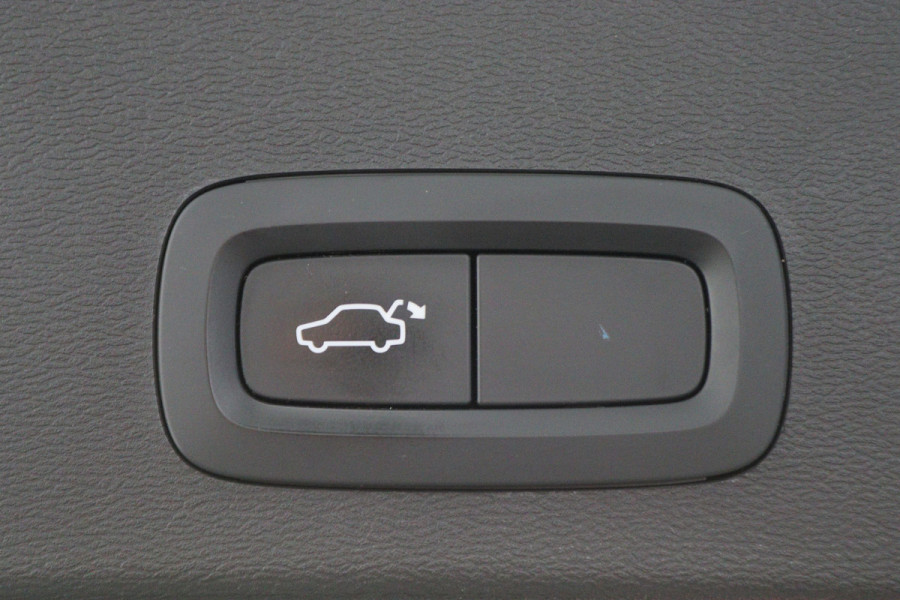 Volvo XC40 2.0 T4 AWD R-Design Panoramadak, H&K, Virtual Cockpit, Apple Carplay, LED, Trekhaak, 18''