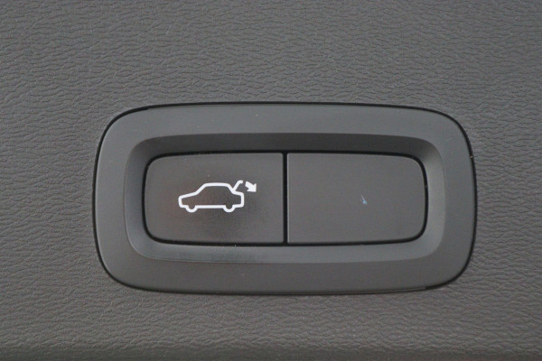 Volvo XC40 2.0 T4 AWD R-Design Panoramadak, H&K, Virtual Cockpit, Apple Carplay, LED, Trekhaak, 18''