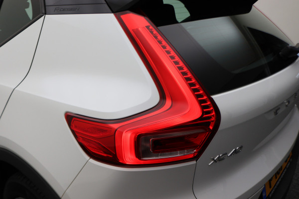 Volvo XC40 2.0 T4 AWD R-Design Panoramadak, H&K, Virtual Cockpit, Apple Carplay, LED, Trekhaak, 18''