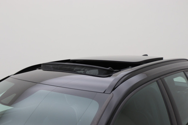 Volvo XC40 2.0 T4 AWD R-Design Panoramadak, H&K, Virtual Cockpit, Apple Carplay, LED, Trekhaak, 18''