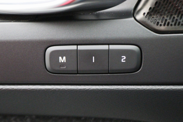 Volvo XC40 2.0 T4 AWD R-Design Panoramadak, H&K, Virtual Cockpit, Apple Carplay, LED, Trekhaak, 18''