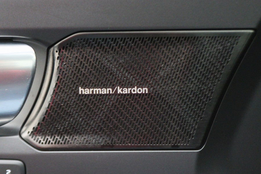 Volvo XC40 2.0 T4 AWD R-Design Panoramadak, H&K, Virtual Cockpit, Apple Carplay, LED, Trekhaak, 18''