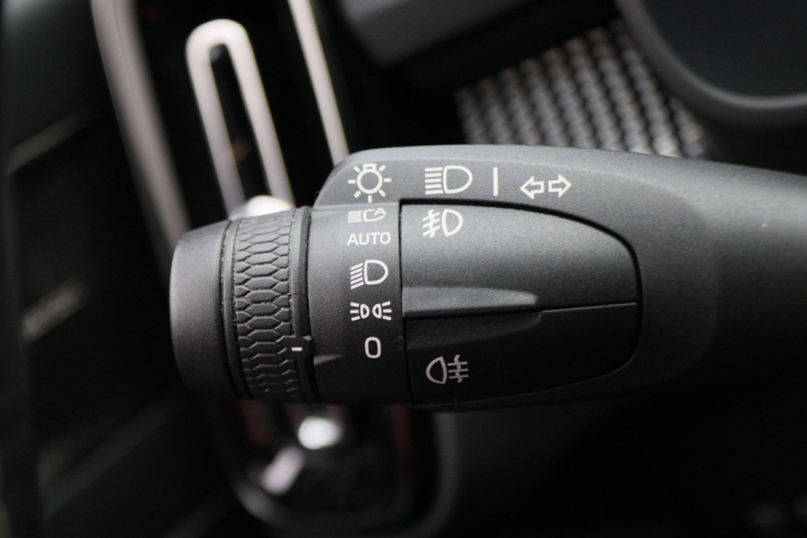 Volvo XC40 2.0 T4 AWD R-Design Panoramadak, H&K, Virtual Cockpit, Apple Carplay, LED, Trekhaak, 18''
