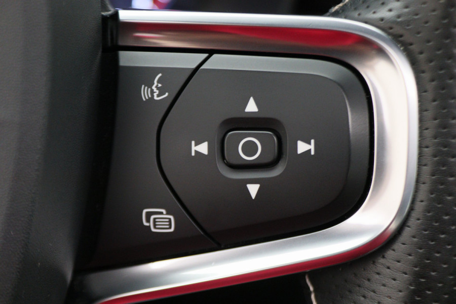 Volvo XC40 2.0 T4 AWD R-Design Panoramadak, H&K, Virtual Cockpit, Apple Carplay, LED, Trekhaak, 18''