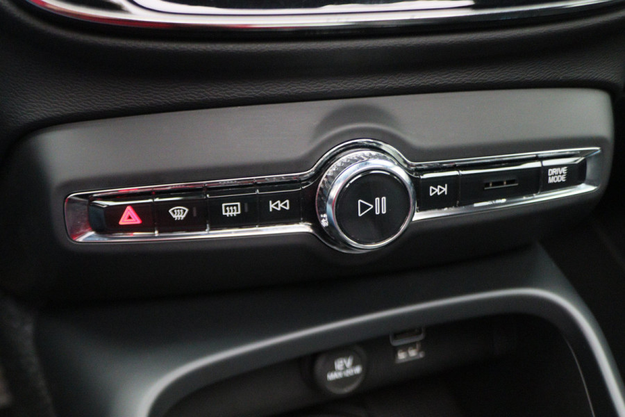 Volvo XC40 2.0 T4 AWD R-Design Panoramadak, H&K, Virtual Cockpit, Apple Carplay, LED, Trekhaak, 18''