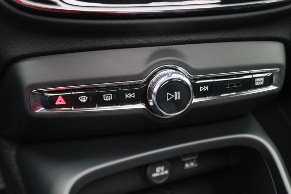 Volvo XC40 2.0 T4 AWD R-Design Panoramadak, H&K, Virtual Cockpit, Apple Carplay, LED, Trekhaak, 18''