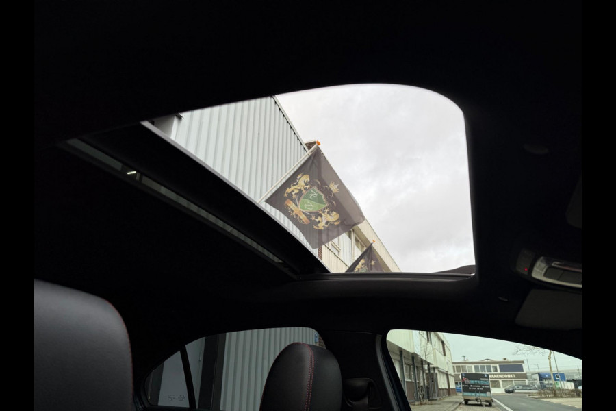 Mercedes-Benz A-Klasse 220 4MATIC Premium Plus LEER/NAV/PANO