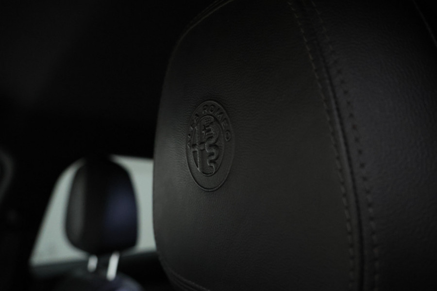 Alfa Romeo Stelvio 2.2d B-Tech Alles zwart, Volledier, Climate, Trkehaak,