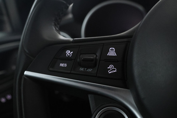 Alfa Romeo Stelvio 2.2d B-Tech Alles zwart, Volledier, Climate, Trkehaak,