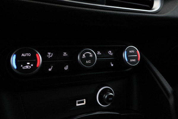 Alfa Romeo Stelvio 2.2d B-Tech Alles zwart, Volledier, Climate, Trkehaak,