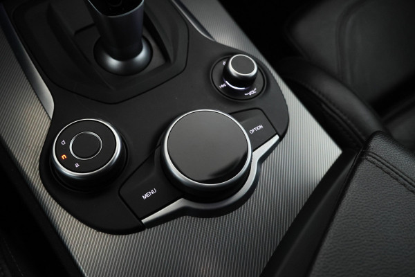 Alfa Romeo Stelvio 2.2d B-Tech Alles zwart, Volledier, Climate, Trkehaak,