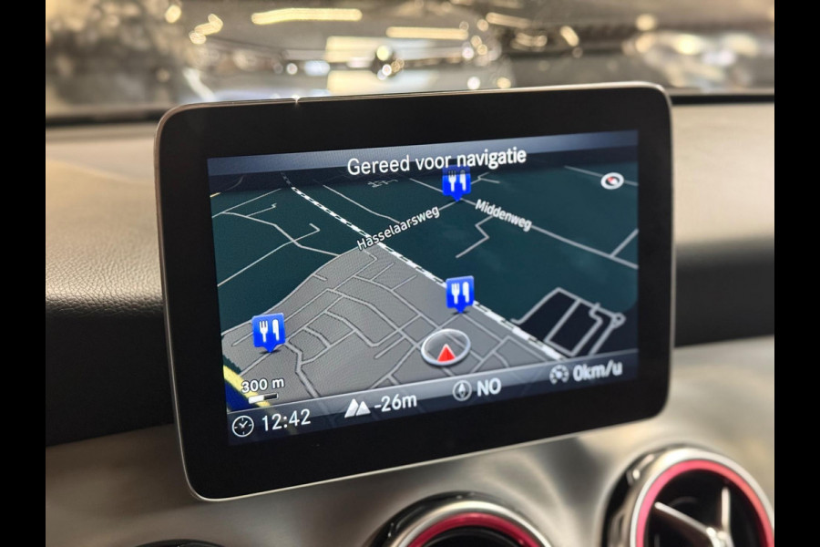 Mercedes-Benz GLA 180 Business Solution AMG | Pano | Camera | Sfeerverlichting |