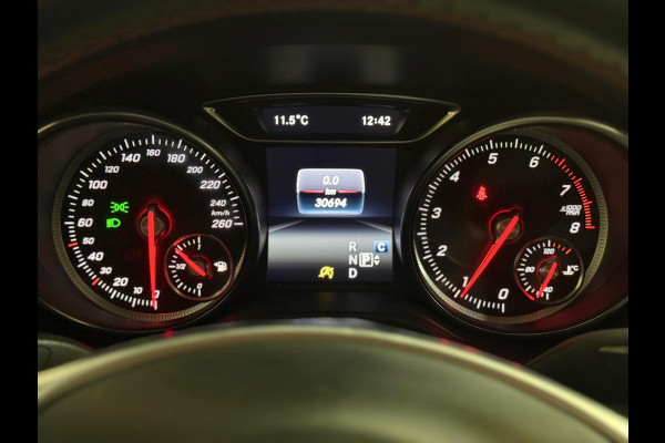 Mercedes-Benz GLA 180 Business Solution AMG | Pano | Camera | Sfeerverlichting |