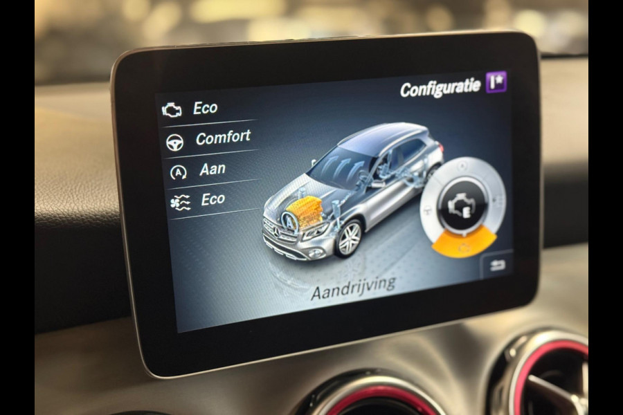 Mercedes-Benz GLA 180 Business Solution AMG | Pano | Camera | Sfeerverlichting |