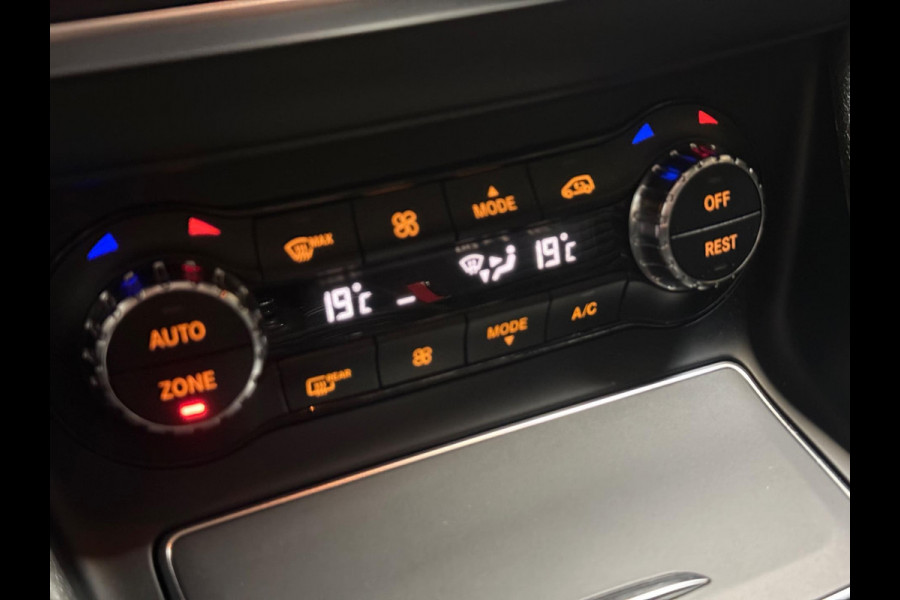 Mercedes-Benz GLA 180 Business Solution AMG | Pano | Camera | Sfeerverlichting |