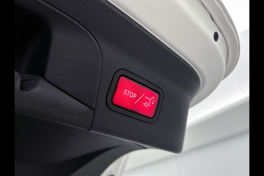 Mercedes-Benz GLC 300 e 4MATIC Business Solution AMG Schuif/kanteldak | 5 spaaks lichtmetalen velgen | Navigatie | parking support Inclusief 24 maanden MB Certified garantie voor Europa.