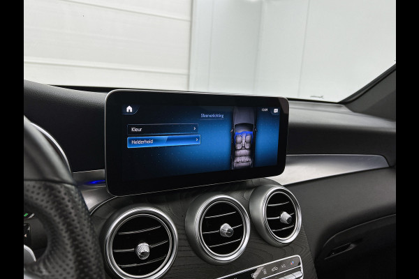 Mercedes-Benz GLC 300 e 4MATIC Business Solution AMG Schuif/kanteldak | 5 spaaks lichtmetalen velgen | Navigatie | parking support Inclusief 24 maanden MB Certified garantie voor Europa.