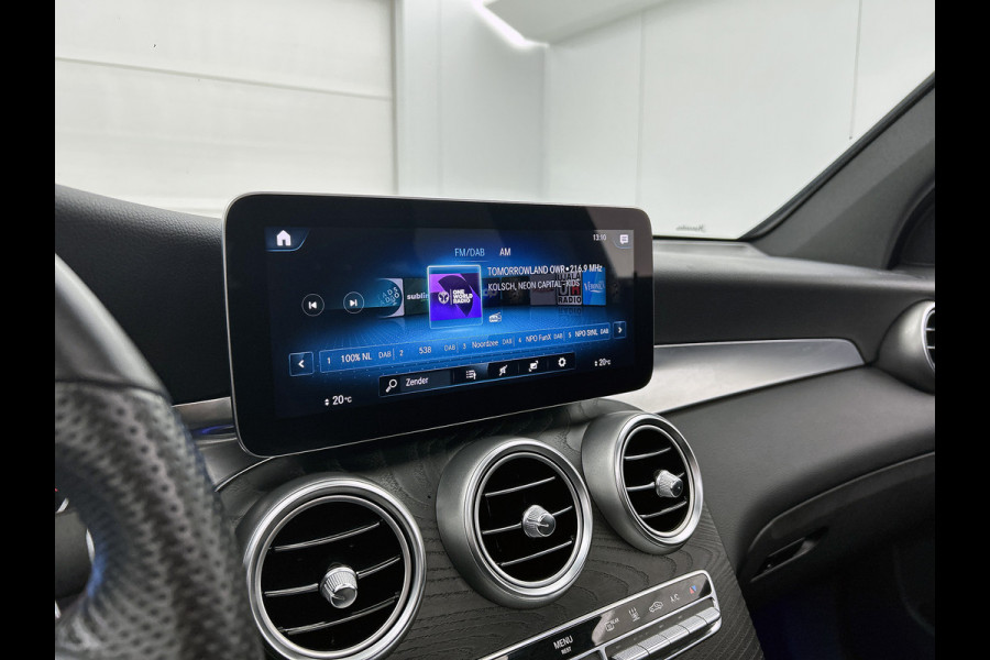Mercedes-Benz GLC 300 e 4MATIC Business Solution AMG Schuif/kanteldak | 5 spaaks lichtmetalen velgen | Navigatie | parking support Inclusief 24 maanden MB Certified garantie voor Europa.