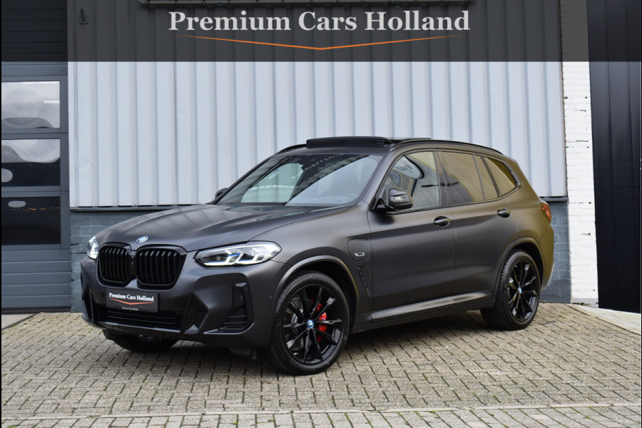 BMW X3 xDrive30e M-Pakket 292 Pk Frozen Black M-Stoelen Pano Navi 360 Memory Hud Carbon Camera Leder Laser 20 Inch