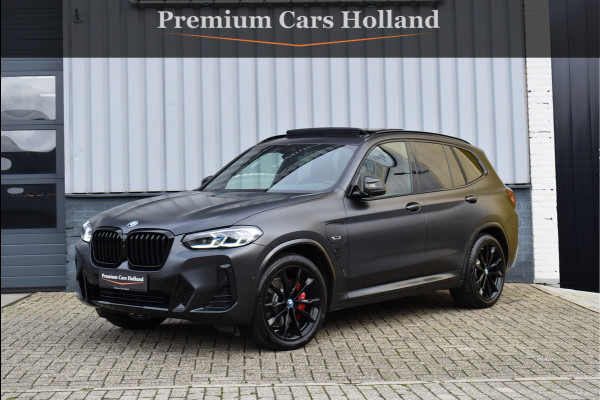 BMW X3 xDrive30e M-Pakket 292 Pk Frozen Black M-Stoelen Pano Navi 360 Memory Hud Carbon Camera Leder Laser 20 Inch