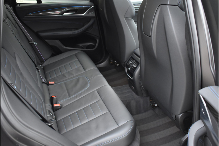 BMW X3 xDrive30e M-Pakket 292 Pk Frozen Black M-Stoelen Pano Navi 360 Memory Hud Carbon Camera Leder Laser 20 Inch