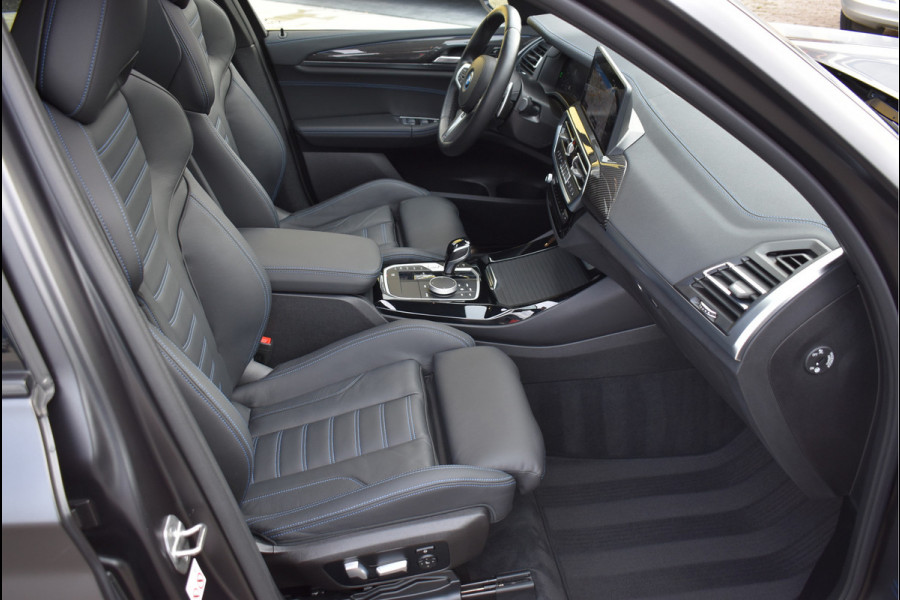 BMW X3 xDrive30e M-Pakket 292 Pk Frozen Black M-Stoelen Pano Navi 360 Memory Hud Carbon Camera Leder Laser 20 Inch