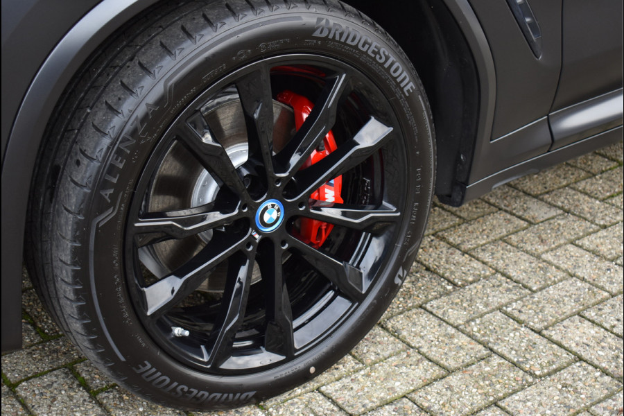 BMW X3 xDrive30e M-Pakket 292 Pk Frozen Black M-Stoelen Pano Navi 360 Memory Hud Carbon Camera Leder Laser 20 Inch