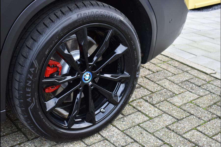 BMW X3 xDrive30e M-Pakket 292 Pk Frozen Black M-Stoelen Pano Navi 360 Memory Hud Carbon Camera Leder Laser 20 Inch