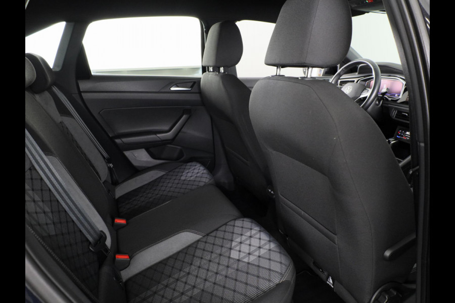 Volkswagen Taigo 1.0 TSI R-Line 110PK DSG  ( Automaat ) | Navigatie | Digitaal dashboard | Camera | Stoelverwarming