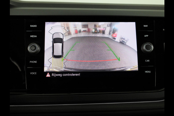 Volkswagen Taigo 1.0 TSI R-Line 110PK DSG  ( Automaat ) | Navigatie | Digitaal dashboard | Camera | Stoelverwarming