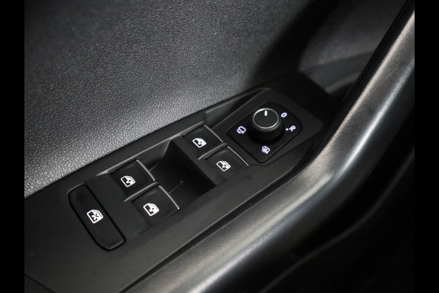 Volkswagen Taigo 1.0 TSI R-Line 110PK DSG  ( Automaat ) | Navigatie | Digitaal dashboard | Camera | Stoelverwarming
