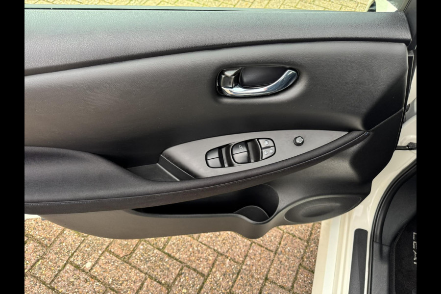Nissan Leaf N-Connecta 39 kWh Adaptive cruise Climate control Stuur- en Stoelverwarming v/a Apple / Android