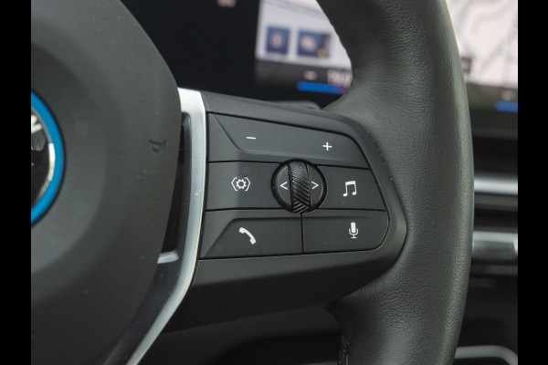 BMW X1 xDrive25e - xLine - Pano - Trekhaak - Camera - Stuurwiel verwarmd