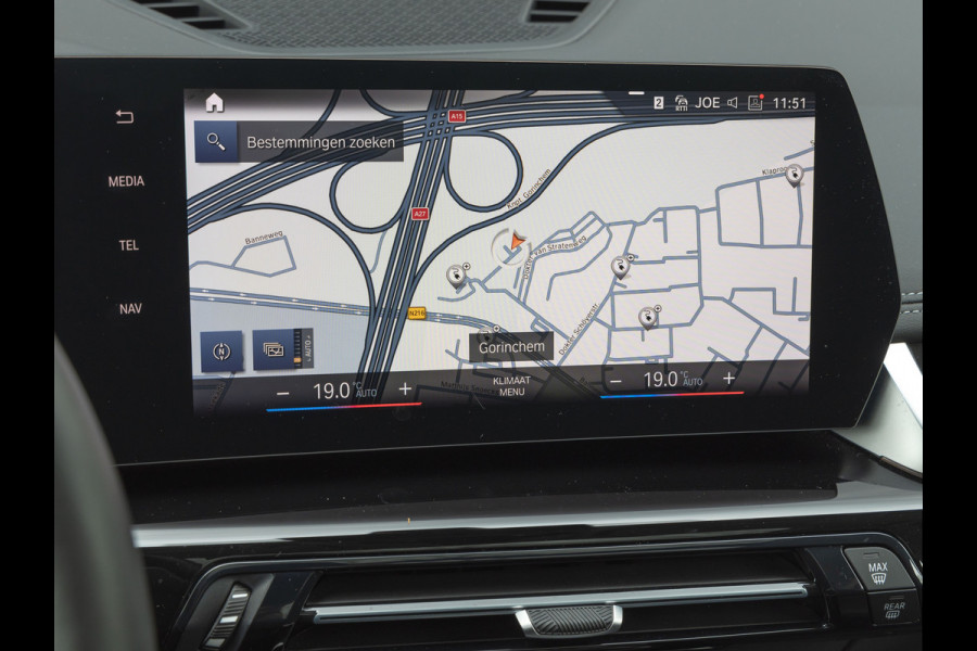 BMW X1 xDrive25e - xLine - Pano - Trekhaak - Camera - Stuurwiel verwarmd