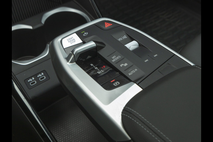 BMW X1 xDrive25e - xLine - Pano - Trekhaak - Camera - Stuurwiel verwarmd