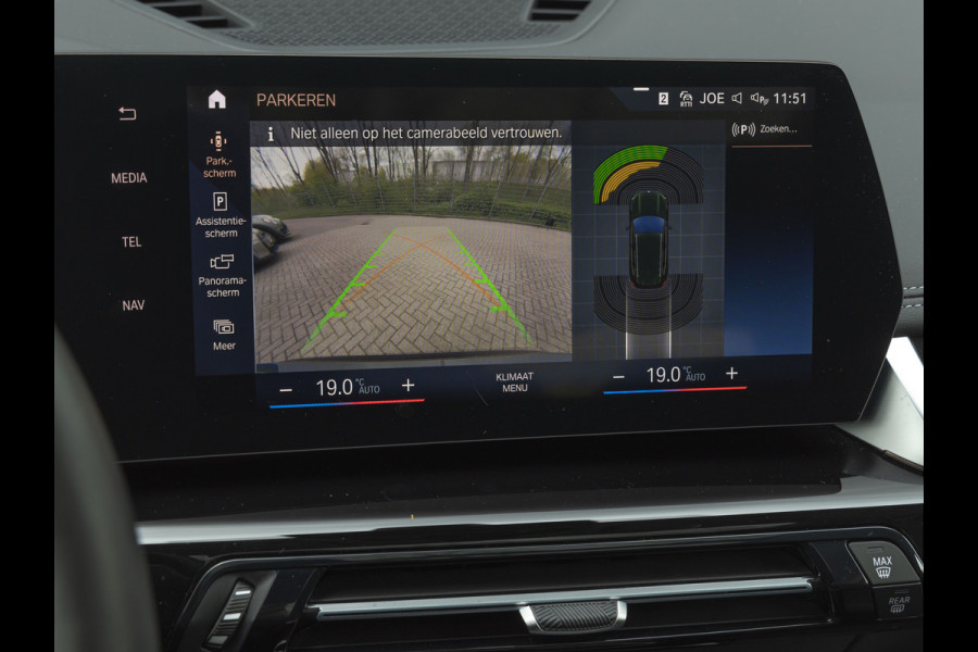 BMW X1 xDrive25e - xLine - Pano - Trekhaak - Camera - Stuurwiel verwarmd