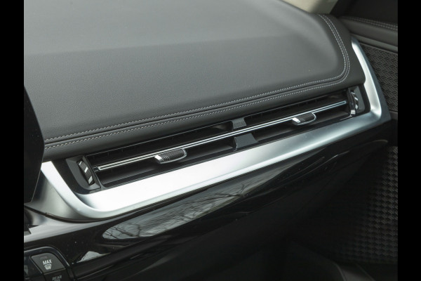 BMW X1 xDrive25e - xLine - Pano - Trekhaak - Camera - Stuurwiel verwarmd