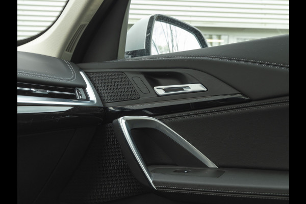 BMW X1 xDrive25e - xLine - Pano - Trekhaak - Camera - Stuurwiel verwarmd